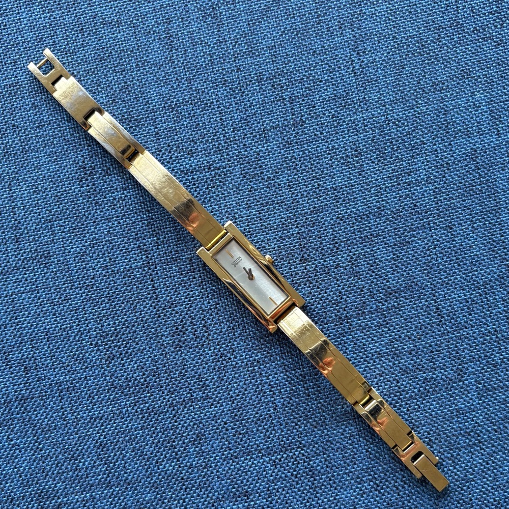 Citizen Elegance Gold Tone Wristwatch:
Stylish Water-Resistant Luxury Women’s